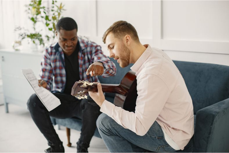 5 Beginner-Friendly Guitar Classes for Adults in Las Vegas