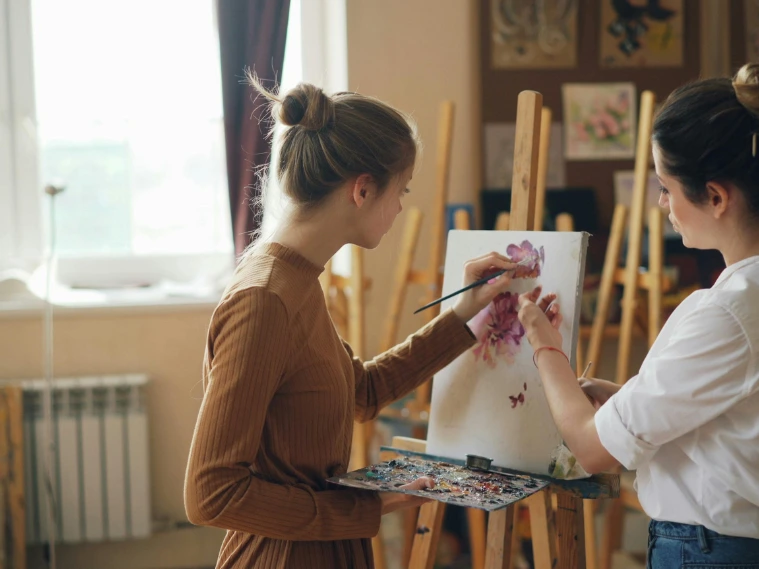 Creative Minds You Should Know: 10 Inspiring Mixed Media Artists